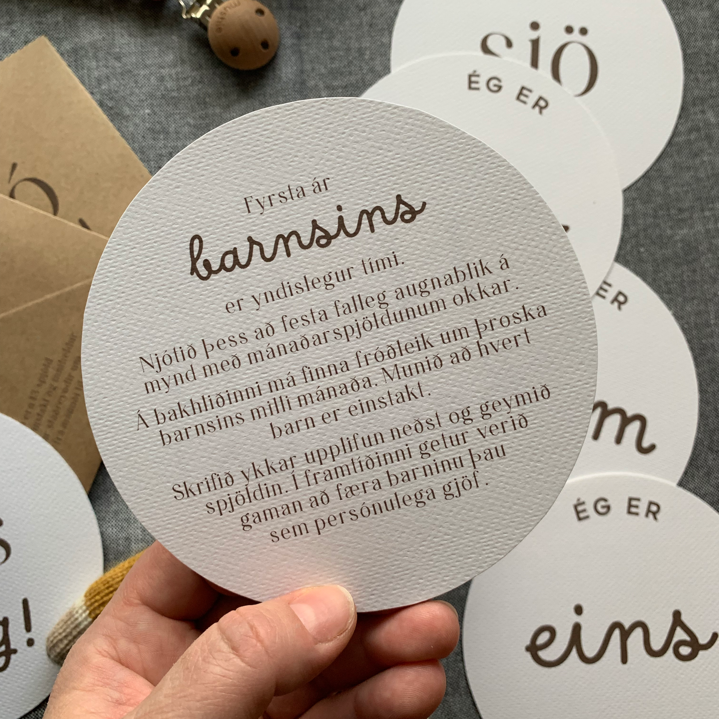 Mánaðarspjöldin - "Halló heimur!"