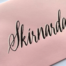 Load image into Gallery viewer, Peningaumslag/kort - &quot;Skírnardagurinn- bleikt&quot;
